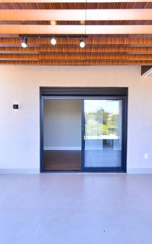 Casa de condomínio à venda com 359m², 4 quartos e 4 vagas Casa de condomínio à venda com 359m², 4 quartos e 4 vagasSemi Suíte 2 Varanda