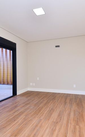 Casa de condomínio à venda com 359m², 4 quartos e 4 vagas Casa de condomínio à venda com 359m², 4 quartos e 4 vagasSemi Suíte 2