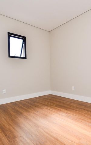 Casa de condomínio à venda com 359m², 4 quartos e 4 vagas Casa de condomínio à venda com 359m², 4 quartos e 4 vagasCloset Suíte Master