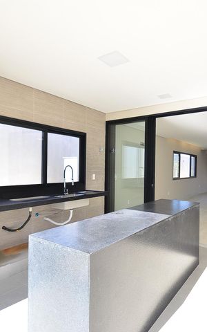 Casa de condomínio à venda com 359m², 4 quartos e 4 vagas Casa de condomínio à venda com 359m², 4 quartos e 4 vagasChurrasqueira