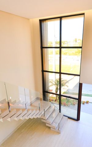 Casa de condomínio à venda com 359m², 4 quartos e 4 vagas Casa de condomínio à venda com 359m², 4 quartos e 4 vagasSala 2º Pavimento