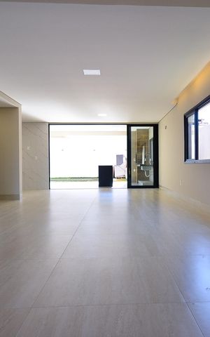 Casa de condomínio à venda com 359m², 4 quartos e 4 vagas Casa de condomínio à venda com 359m², 4 quartos e 4 vagasSala de Estar