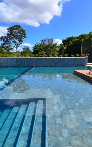 Casa de condomínio à venda com 359m², 4 quartos e 4 vagas Casa de condomínio à venda com 359m², 4 quartos e 4 vagasÁrea comum - Piscina