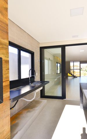 Casa de condomínio à venda com 359m², 4 quartos e 4 vagas Casa de condomínio à venda com 359m², 4 quartos e 4 vagasChurrasqueira