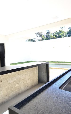 Casa de condomínio à venda com 359m², 4 quartos e 4 vagas Casa de condomínio à venda com 359m², 4 quartos e 4 vagasChurrasqueira