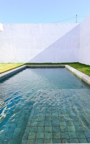 Casa de condomínio à venda com 359m², 4 quartos e 4 vagas Casa de condomínio à venda com 359m², 4 quartos e 4 vagasÁrea externa - Piscina
