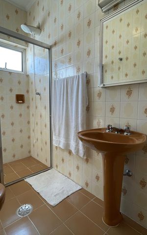 Casa à venda com 243m², 3 quartos e 7 vagas Casa à venda com 243m², 3 quartos e 7 vagasBanheiro da Suíte