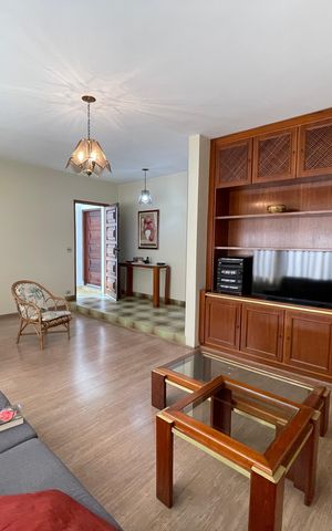 Casa à venda com 243m², 3 quartos e 7 vagas Casa à venda com 243m², 3 quartos e 7 vagasSala