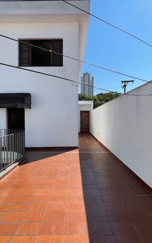 Casa à venda com 243m², 3 quartos e 7 vagas Casa à venda com 243m², 3 quartos e 7 vagasVaranda