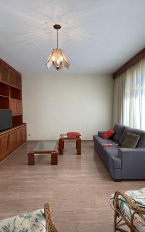 Casa à venda com 243m², 3 quartos e 7 vagas Casa à venda com 243m², 3 quartos e 7 vagasSala