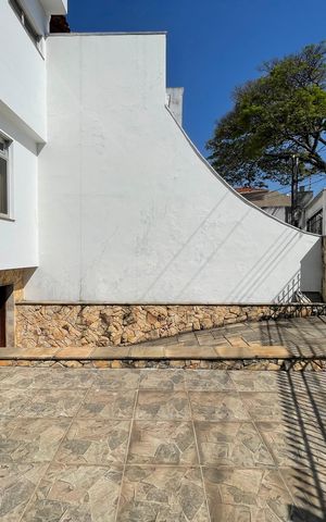 Casa à venda com 243m², 3 quartos e 7 vagas Casa à venda com 243m², 3 quartos e 7 vagasGaragem