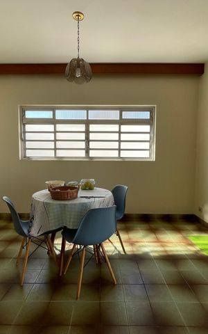 Casa à venda com 243m², 3 quartos e 7 vagas Casa à venda com 243m², 3 quartos e 7 vagasCopa