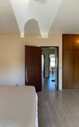 Casa à venda com 243m², 3 quartos e 7 vagas Casa à venda com 243m², 3 quartos e 7 vagasSuíte