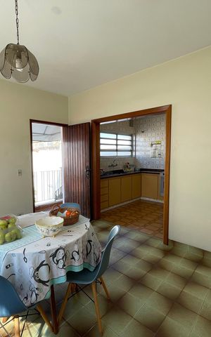 Casa à venda com 243m², 3 quartos e 7 vagas Casa à venda com 243m², 3 quartos e 7 vagasCopa