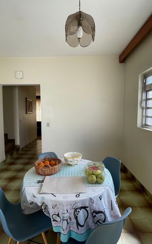 Casa à venda com 243m², 3 quartos e 7 vagas Casa à venda com 243m², 3 quartos e 7 vagasCopa