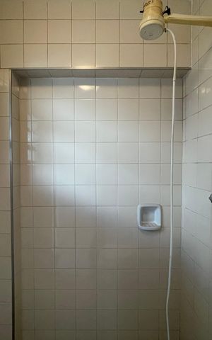 Casa à venda com 243m², 3 quartos e 7 vagas Casa à venda com 243m², 3 quartos e 7 vagasBanheiro Social 2