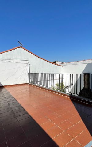Casa à venda com 243m², 3 quartos e 7 vagas Casa à venda com 243m², 3 quartos e 7 vagasVaranda