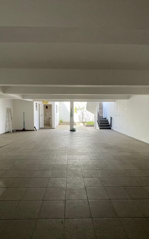 Casa à venda com 243m², 3 quartos e 7 vagas Casa à venda com 243m², 3 quartos e 7 vagasGaragem