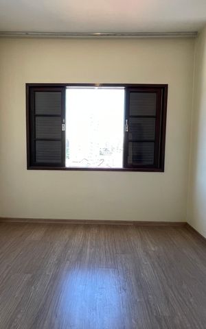 Casa à venda com 243m², 3 quartos e 7 vagas Casa à venda com 243m², 3 quartos e 7 vagasQuarto 2
