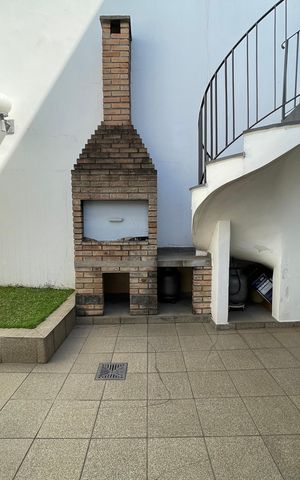 Casa à venda com 243m², 3 quartos e 7 vagas Casa à venda com 243m², 3 quartos e 7 vagasQuintal