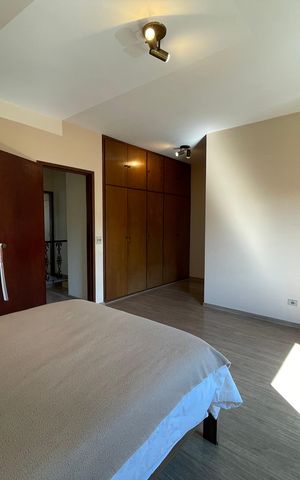 Casa à venda com 243m², 3 quartos e 7 vagas Casa à venda com 243m², 3 quartos e 7 vagasSuíte