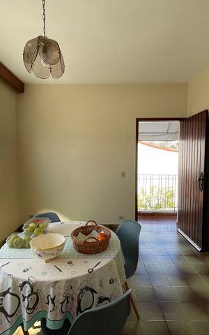 Casa à venda com 243m², 3 quartos e 7 vagas Casa à venda com 243m², 3 quartos e 7 vagasCopa