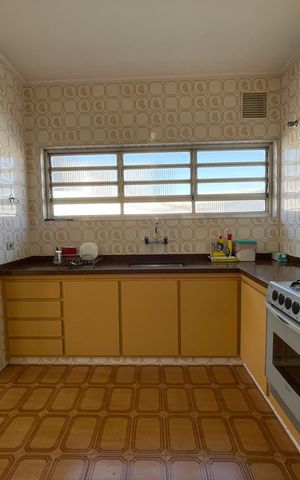 Casa à venda com 243m², 3 quartos e 7 vagas Casa à venda com 243m², 3 quartos e 7 vagasCozinha