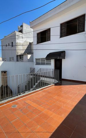 Casa à venda com 243m², 3 quartos e 7 vagas Casa à venda com 243m², 3 quartos e 7 vagasVaranda