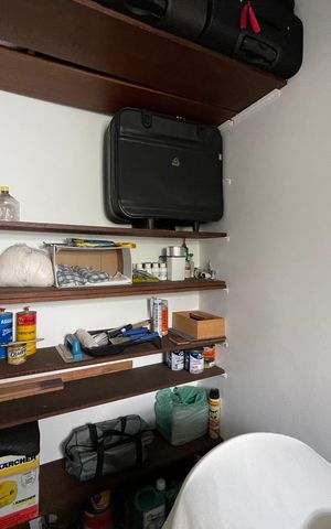 Casa à venda com 243m², 3 quartos e 7 vagas Casa à venda com 243m², 3 quartos e 7 vagasDepósito