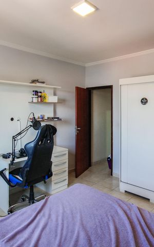 Casa à venda com 175m², 3 quartos e 3 vagas Casa à venda com 175m², 3 quartos e 3 vagasQuarto 2
