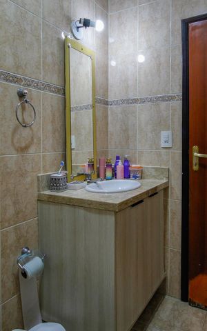 Casa à venda com 175m², 3 quartos e 3 vagas Casa à venda com 175m², 3 quartos e 3 vagasBanheiro