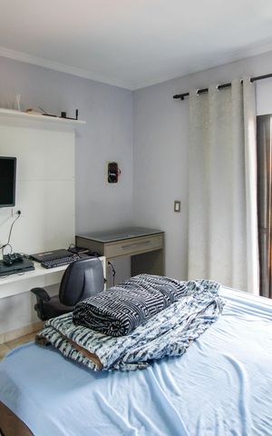 Casa à venda com 175m², 3 quartos e 3 vagas Casa à venda com 175m², 3 quartos e 3 vagasSuíte
