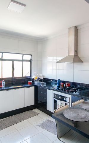 Casa à venda com 175m², 3 quartos e 3 vagas Casa à venda com 175m², 3 quartos e 3 vagasCozinha