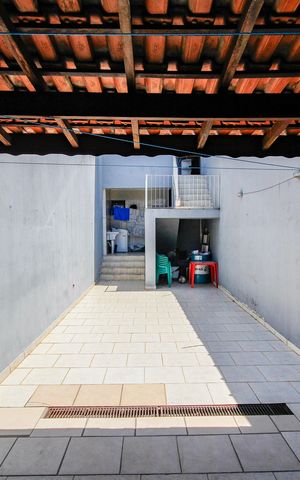 Casa à venda com 175m², 3 quartos e 3 vagas Casa à venda com 175m², 3 quartos e 3 vagasÁrea comum