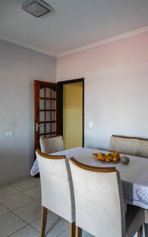Casa à venda com 175m², 3 quartos e 3 vagas Casa à venda com 175m², 3 quartos e 3 vagasCopa