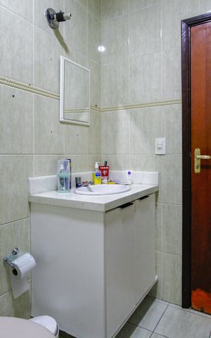 Casa à venda com 175m², 3 quartos e 3 vagas Casa à venda com 175m², 3 quartos e 3 vagasBanheiro
