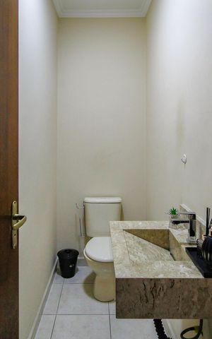 Casa à venda com 175m², 3 quartos e 3 vagas Casa à venda com 175m², 3 quartos e 3 vagasLavabo
