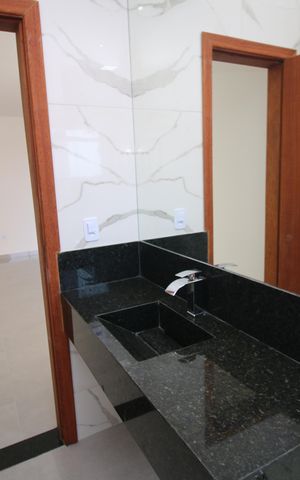Casa à venda com 320m², 4 quartos e 2 vagasBanheiro da Suíte 1