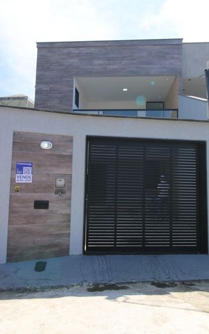 Casa à venda com 320m², 4 quartos e 2 vagasFachada