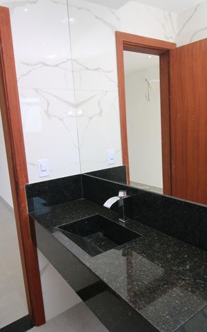 Casa à venda com 320m², 4 quartos e 2 vagasBanheiro da Suíte 2