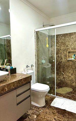 Casa de condomínio à venda com 533m², 4 quartos e 4 vagas Casa de condomínio à venda com 533m², 4 quartos e 4 vagasBanheiro