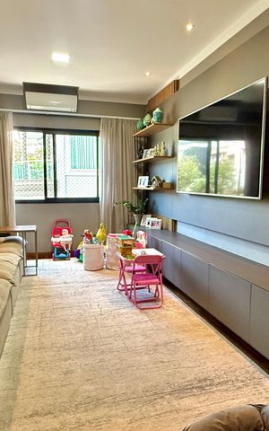 Casa de condomínio à venda com 533m², 4 quartos e 4 vagas Casa de condomínio à venda com 533m², 4 quartos e 4 vagasSala