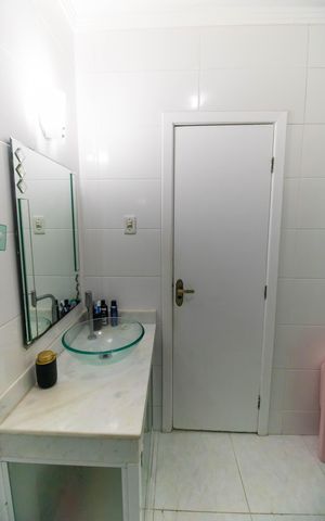 Casa para alugar com 450m², 3 quartos e 2 vagas Casa para alugar com 450m², 3 quartos e 2 vagasBanheiro Social