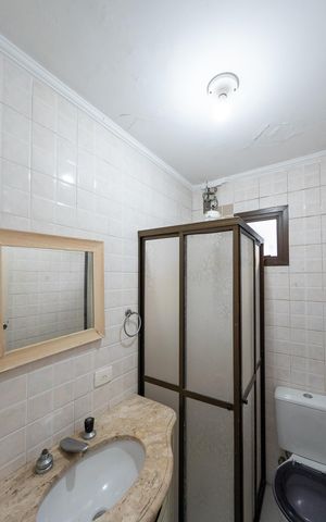 Casa para alugar com 200m², 3 quartos e 3 vagas Casa para alugar com 200m², 3 quartos e 3 vagasBanheiro da Edícula
