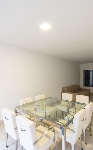 Casa para alugar com 200m², 3 quartos e 3 vagas Casa para alugar com 200m², 3 quartos e 3 vagasSala