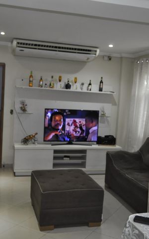 Casa à venda com 240m², 4 quartos e sem vagaSala