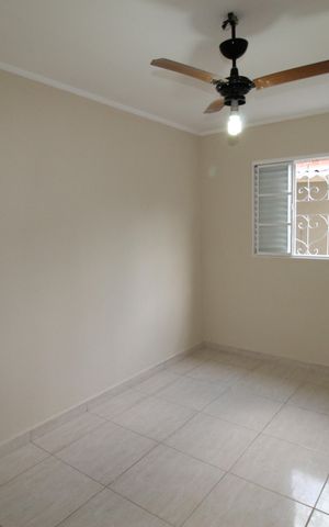 Casa para alugar com 140m², 2 quartos e 6 vagasQuarto 2