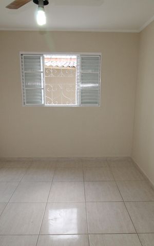 Casa para alugar com 140m², 2 quartos e 6 vagasQuarto 2