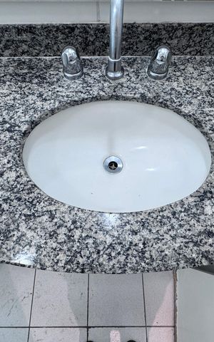 Apartamento à venda com 240m², 3 quartos e 2 vagas Apartamento à venda com 240m², 3 quartos e 2 vagasBanheiro da Suíte