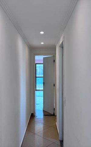 Apartamento à venda com 240m², 3 quartos e 2 vagas Apartamento à venda com 240m², 3 quartos e 2 vagasCorredor